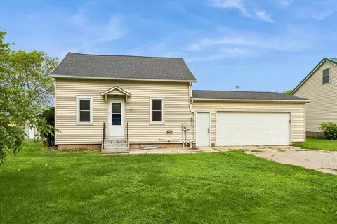 709 12th Ave, Amana, IA 52203