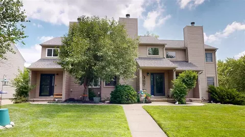 2035 Waterford Dr, Coralville, IA 52241