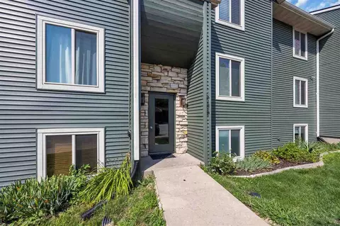1705 Lynncrest Dr, Coralville, IA 52241