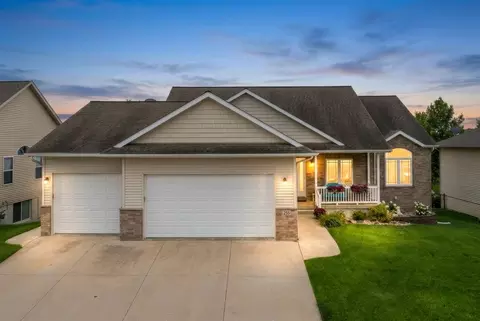 255 Cambridge Way, North Liberty, IA 52317