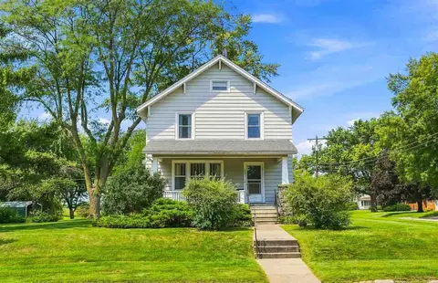1037 N Iowa Ave, Washington, IA 52353