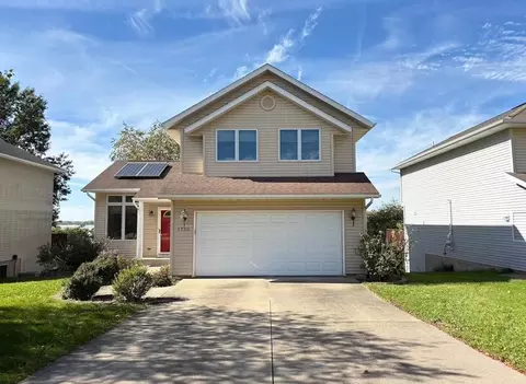 1730 Park Ridge Dr, Coralville, IA 52241