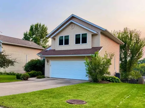 1730 Park Ridge Dr, Coralville, IA 52241