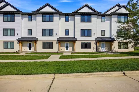 286 Kenneth Dr, Iowa City, IA 52245
