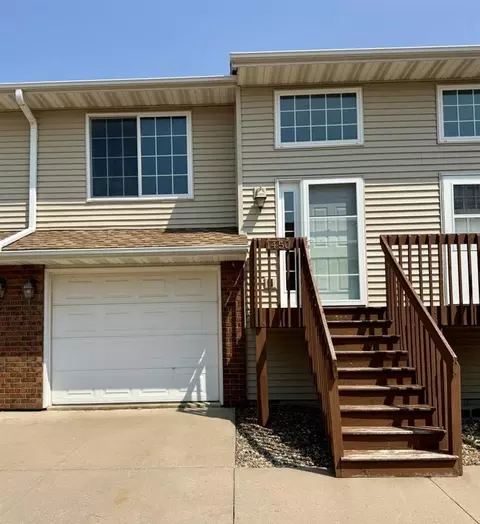 1450 Easton Ln, North Liberty, IA 52317