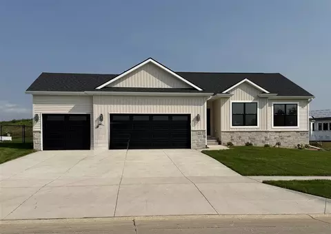7515 Country Ridge Dr NW, Cedarrapids, IA 52405