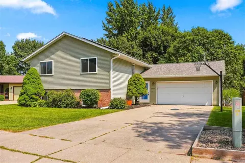2230 Hazel Ct, Iowa City, IA 52240