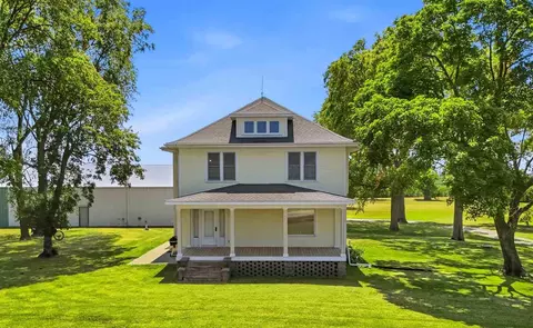 5689 SE Highway 6, West Liberty, IA 52776