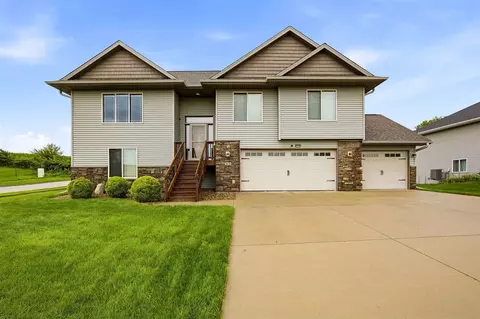 513 Bainberry St, Tiffin, IA 52340