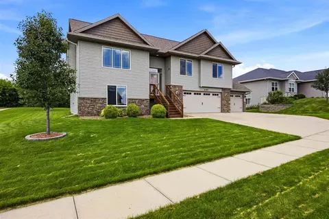 513 Bainberry St, Tiffin, IA 52340