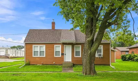 303 Stuart St, Sigourney, IA 52591