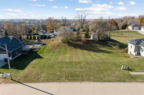 1722 Gardner Dr NW, Cedarrapids, IA 52405