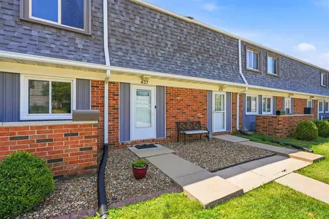 437 Peterson St, Iowa City, IA 52245
