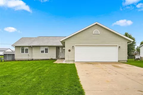 55 Thompson Dr, Palo, IA 52324