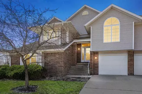 15 Camborne Cir, Iowa City, IA 52245