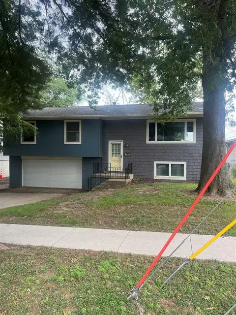 58 Olive Ct, Iowa City, IA 52246