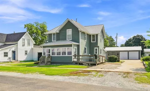 510 N C Ave, Washington, IA 52353
