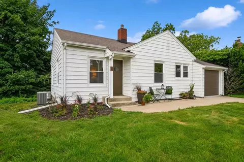 6 Kirkwood Cir, Iowa City, IA 52240
