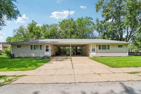1903 Taylor Dr, Iowa City, IA 52240
