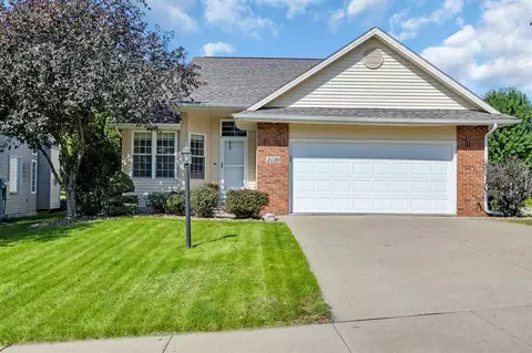 2120 Avalon Ln, Coralville, IA 52241