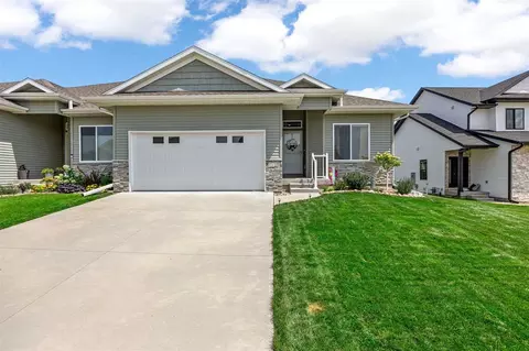 1120 Leann Cir, North Liberty, IA 52317
