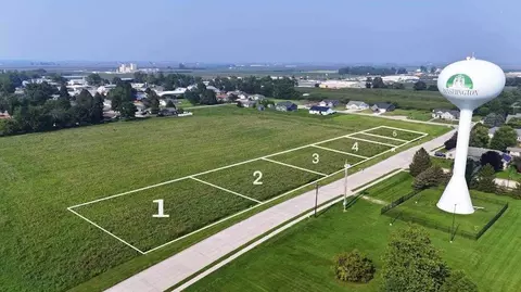 1308 E Adams St, Washington, IA 52353