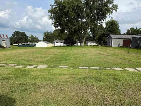 525 N Jefferson St, Sigourney, IA 52591