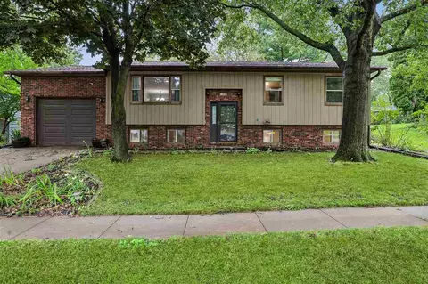 109 Oberlin St, Iowa City, IA 52245