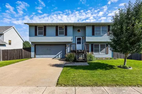 30 Prairie Ridge Ct, North Liberty, IA 52317