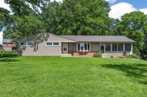 3063 Newport Rd NE, Iowa City, IA 52240