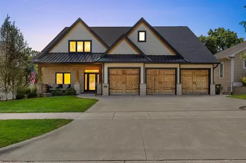 337 Windmill Dr, Iowa City, IA 52245