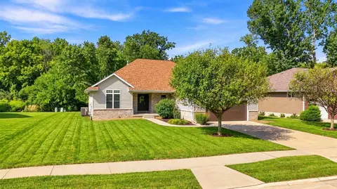 3808 Richland Dr NW, Cedar Rapids, IA 52405