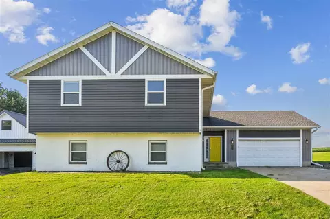 425 3rd St SW, Swisher, IA 52338