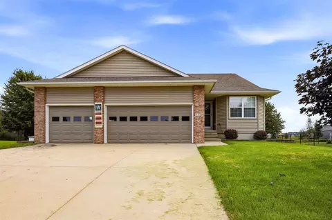 1320 Doe Run Dr, North Liberty, IA 52317