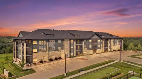 1920 Country Club Dr #307, Coralville, IA 52241
