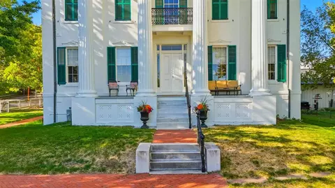 205 Cherry, Muscatine, IA 52761