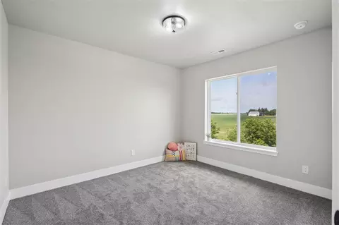Bedroom - 808 Crestview Dr, Solon, IA 52333 photo 4 of 7