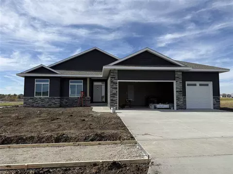 15 N Seven Oaks Rd, North Liberty, IA 52317