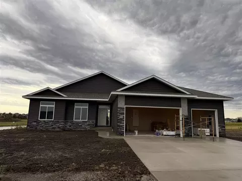 15 N Seven Oaks Rd, North Liberty, IA 52317