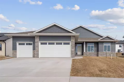 15 N Seven Oaks Rd, North Liberty, IA 52317