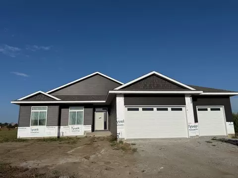 15 N Seven Oaks Rd, North Liberty, IA 52317