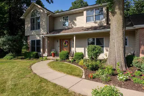 4322 Pioneer Trl, Cedar Rapids, IA 52403