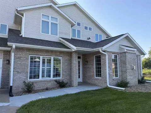 131 Pentire Cir, Iowa City, IA 52245