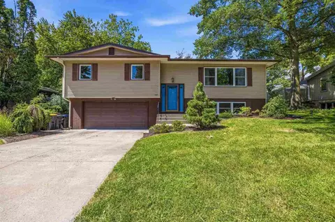 125 Potomac Dr, Iowa City, IA 52245