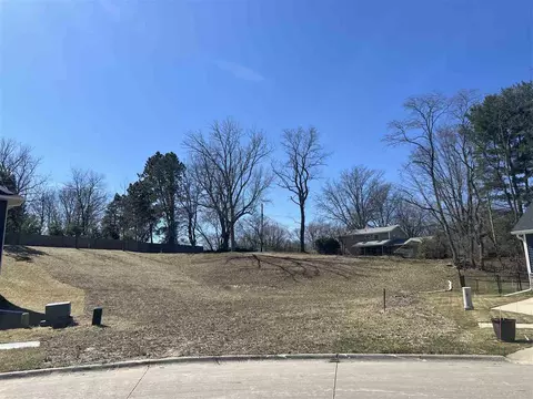 720 Silver Ln, Iowacity, IA 52245