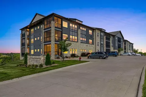 1920 Country Club Dr, Coralville, IA 52241