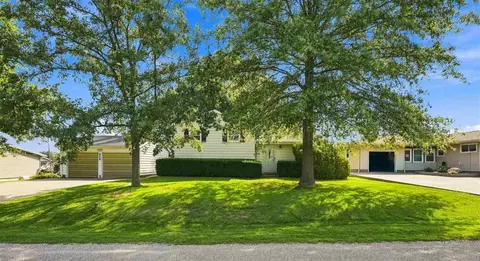 608 S 12th Ave, Washington, IA 52353