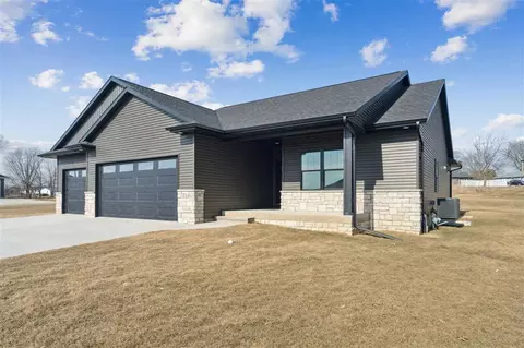 Exterior - 718 Pointer Cir, Center Point, IA 52213 photo 2 of 6
