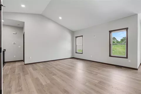 Living - 718 Pointer Cir, Center Point, IA 52213 photo 4 of 4