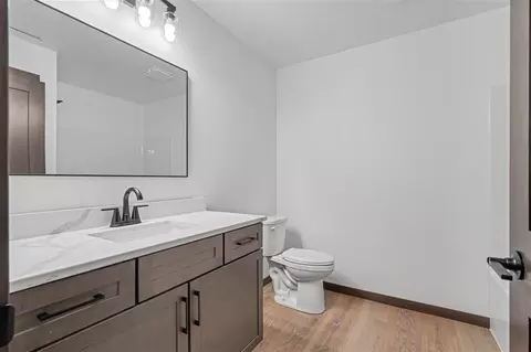 Bath - 718 Pointer Cir, Center Point, IA 52213 photo 4 of 4